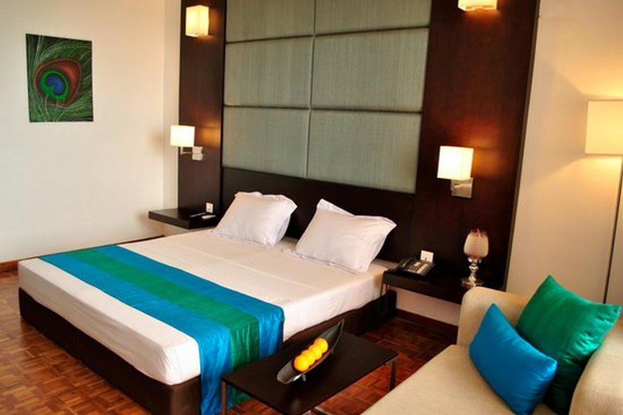Peacock Beach Hotel Hambantota Buitenkant foto