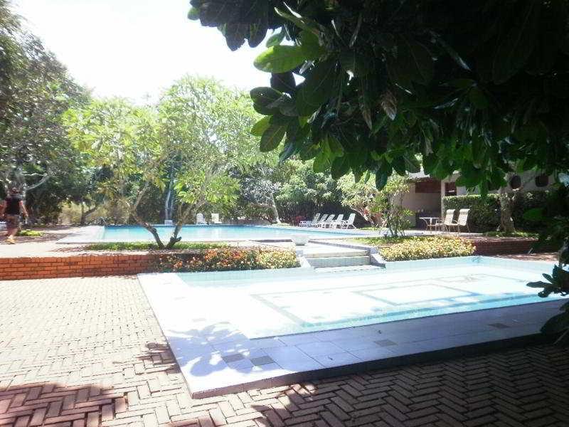 Peacock Beach Hotel Hambantota Buitenkant foto