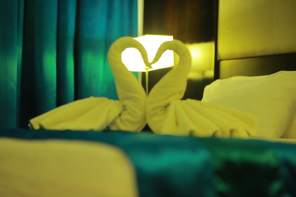 Peacock Beach Hotel Hambantota Buitenkant foto