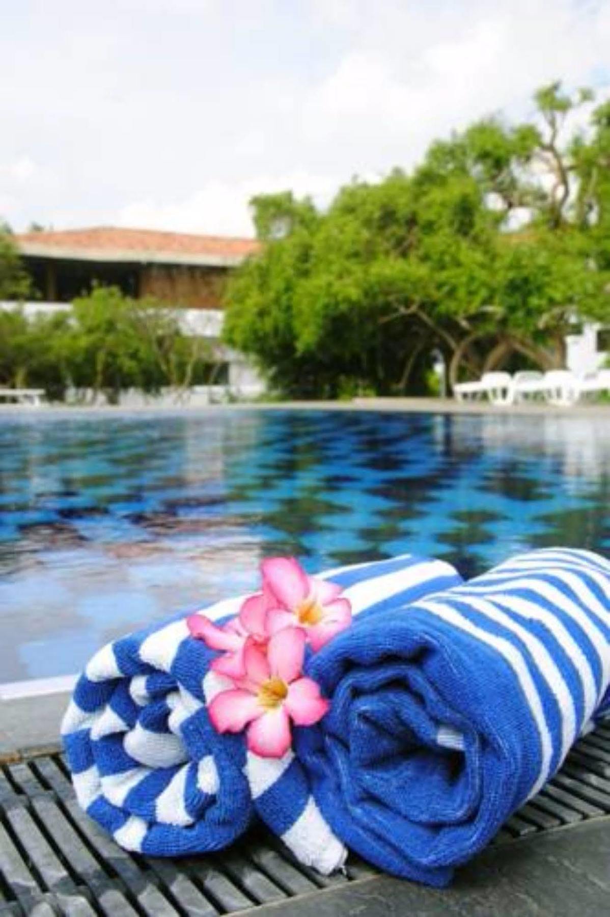 Peacock Beach Hotel Hambantota Buitenkant foto
