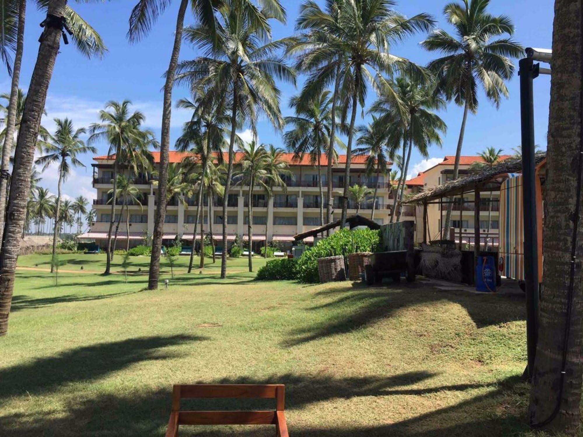 Peacock Beach Hotel Hambantota Buitenkant foto
