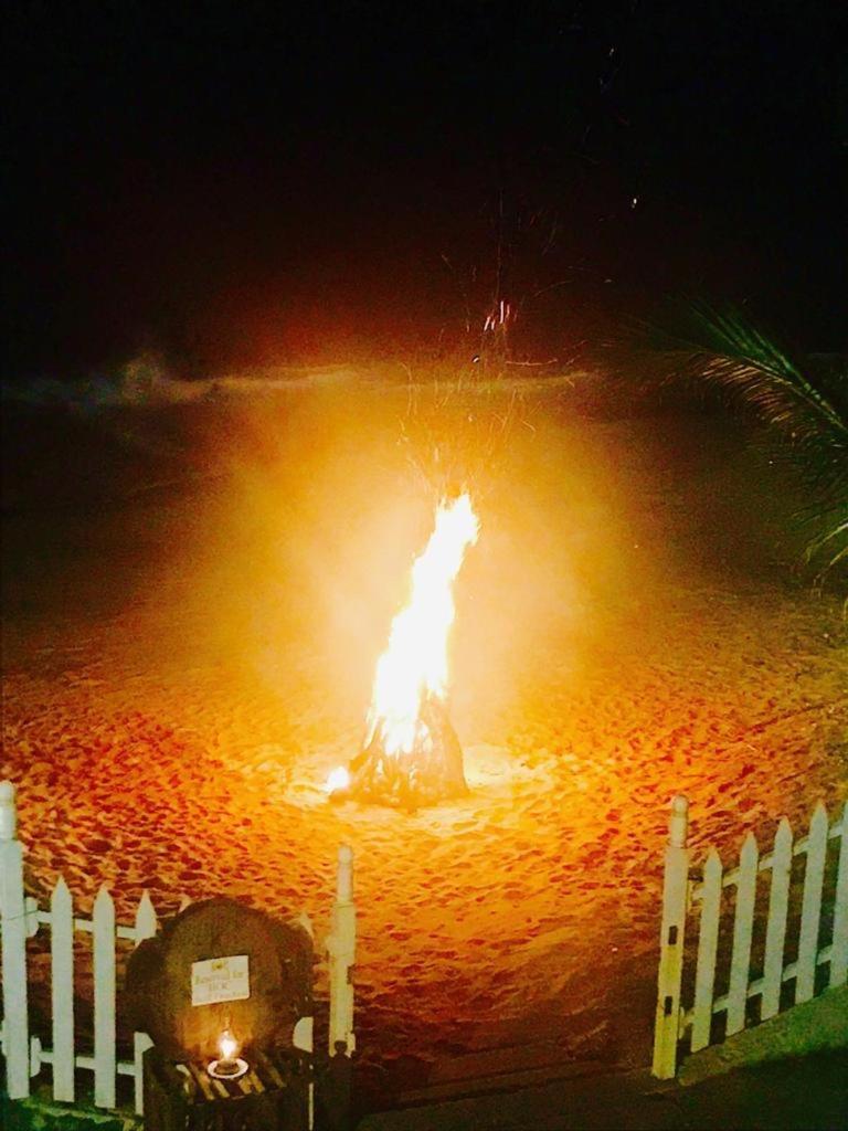 Peacock Beach Hotel Hambantota Buitenkant foto