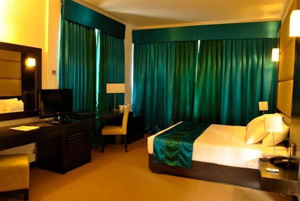 Peacock Beach Hotel Hambantota Buitenkant foto